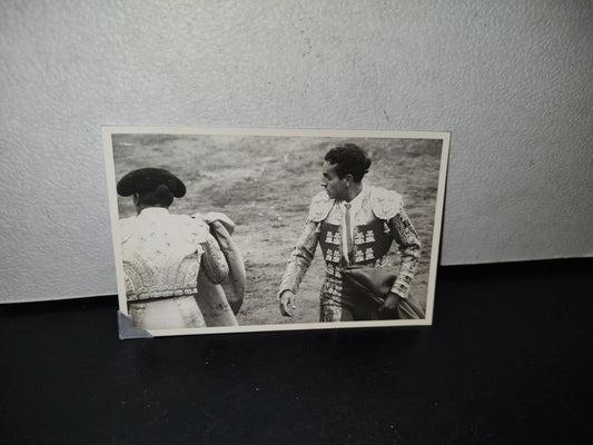 A10C1-2- Antigua Tarjeta Postal. Joselito Huerta Mirando Atentamenta Al Toro - 50'S - 60'S