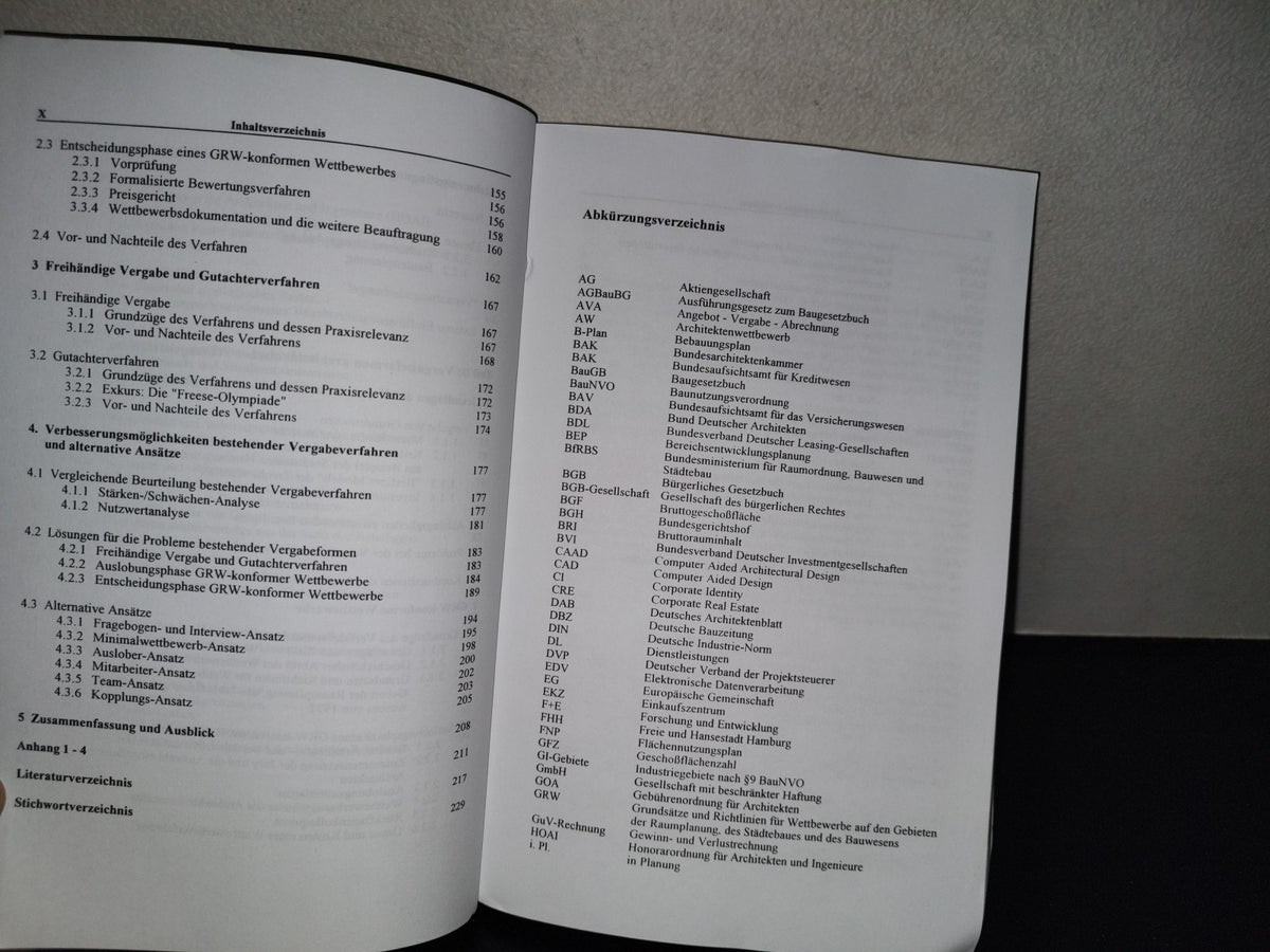 220- Gewerbeimmobilien. Bauherren, Planer, Wettbewerbe - Volker E. Amelung. 1st. Edition 1996