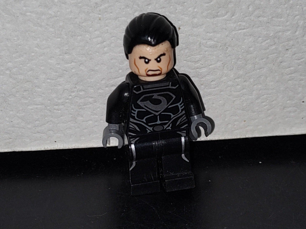 A5- Figura Lego Superman: General Zod - 2000'S