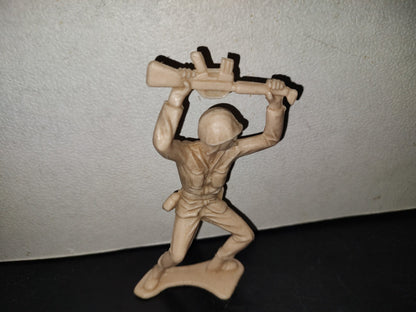 A6- Figura Vintage. Soldado Con Arma Sobre La Cabeza - 80'S