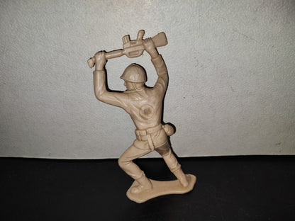 A6- Figura Vintage. Soldado Con Arma Sobre La Cabeza - 80'S