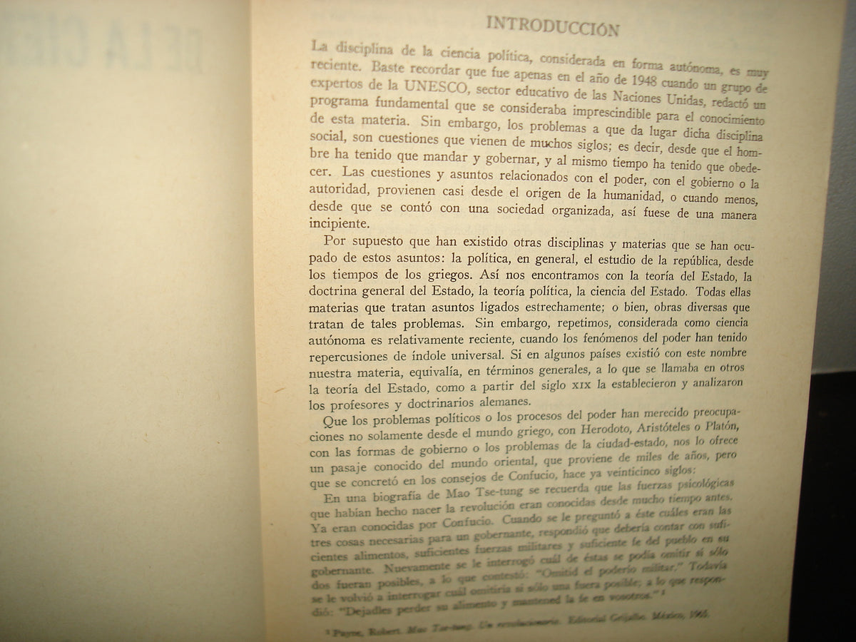 23- Clásicos De La Ciencia Política - Daniel Moreno. Universidad Nacional Autónoma De México - Primera Edición: 1975