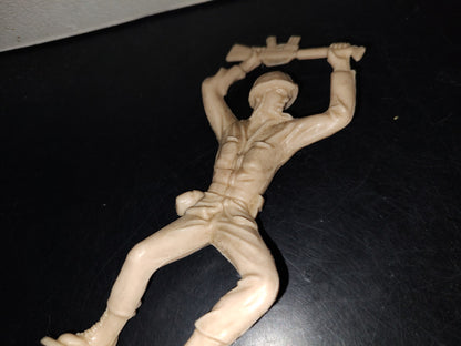 A6- Figura Vintage. Soldado Con Arma Sobre La Cabeza - 80'S