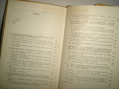 4- En Los Grandes Virajes De La Historia - S. Trapéznikov