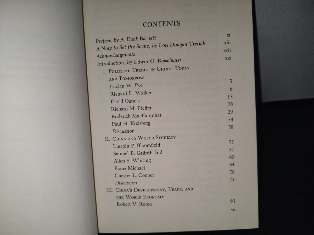 23- The United States & China. The Next Decade - A. Doak Barnett - 1970