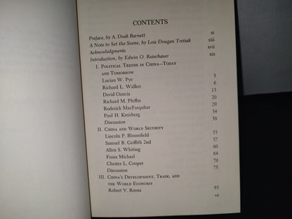 23- The United States & China. The Next Decade - A. Doak Barnett - 1970