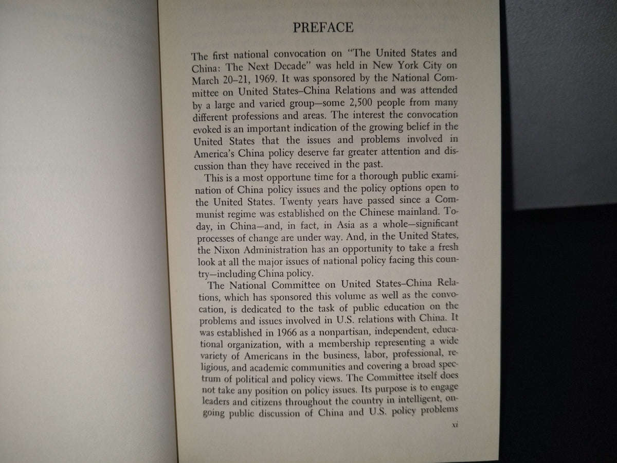 23- The United States & China. The Next Decade - A. Doak Barnett - 1970