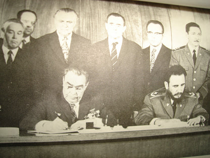 167- La Revolución De Octubre Y La Revolución Cubana. Fidel Castro Discursos 1959-1977. Ediciones Del Departamento De Orientación Revolucionaria Del Comité Central Del Partido Comunista De Cuba. La Habana, 1977