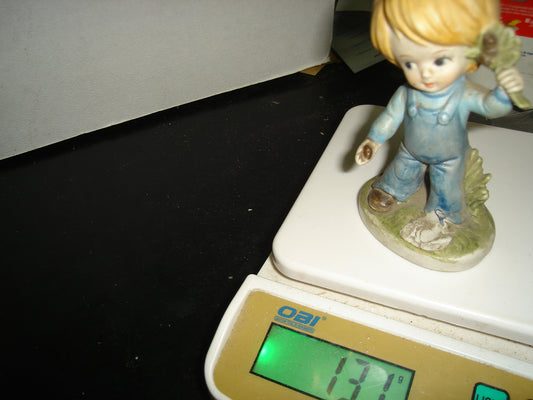 A2- Figura De Porcelana: Niño Con Flores - 80'S