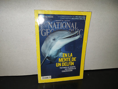 202- National Geographic. En La Mente De Un Delfín - Mayo De 2015