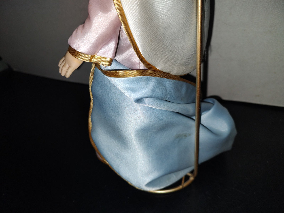 A6- Muñeca Con Representación De La Virgen María