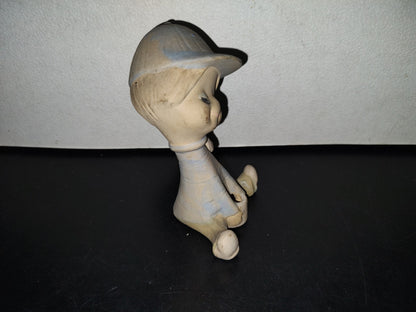 A5- Figura De Cerámica Japonesa. Niño Con Gorra Sentado - 70's, 80's