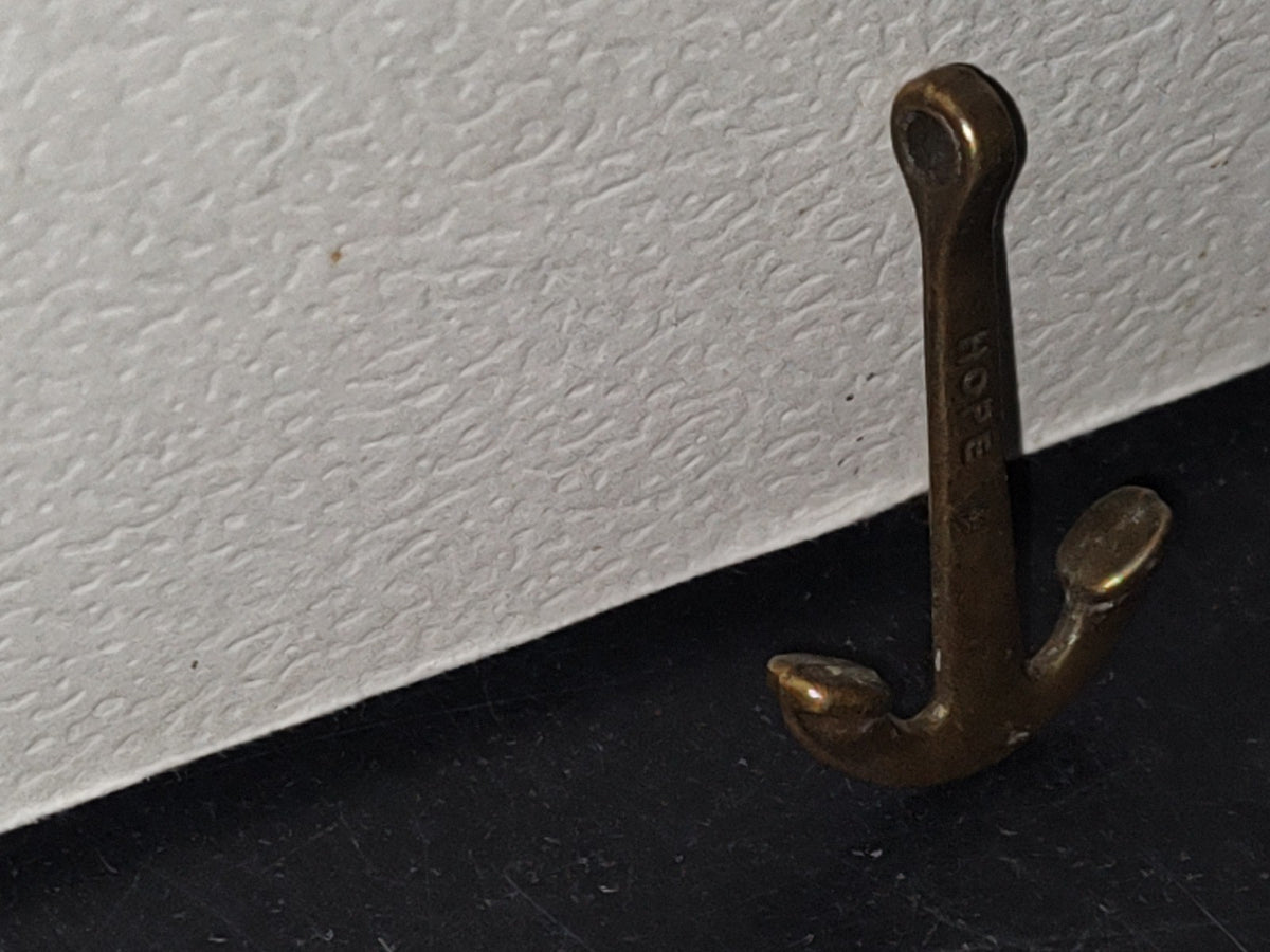 A5- Antiguo Dije De Bronce En Forma De Ancla - 70's