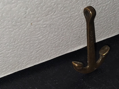 A5- Antiguo Dije De Bronce En Forma De Ancla - 70's