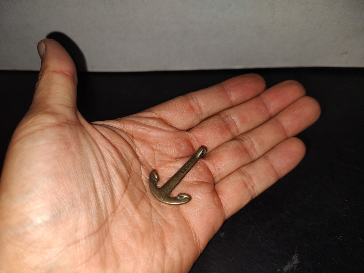 A5- Antiguo Dije De Bronce En Forma De Ancla - 70's