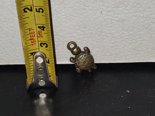 A5- Antiguo Mini Dije De Bronce En Forma De Tortuga - 70's
