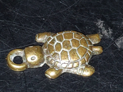 A5- Antiguo Mini Dije De Bronce En Forma De Tortuga - 70's