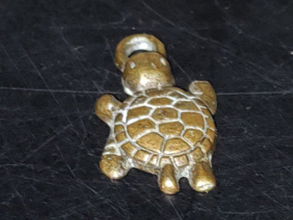 A5- Antiguo Mini Dije De Bronce En Forma De Tortuga - 70's