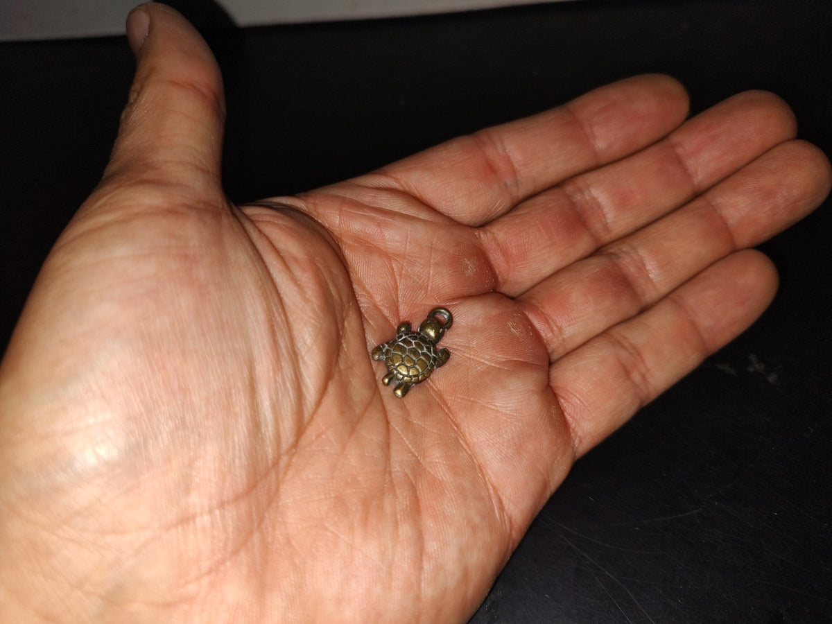 A5- Antiguo Mini Dije De Bronce En Forma De Tortuga - 70's