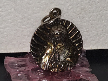 A5- Dije De Metal En Relieve Con La Virgen De Guadalupe - 70's - 80's
