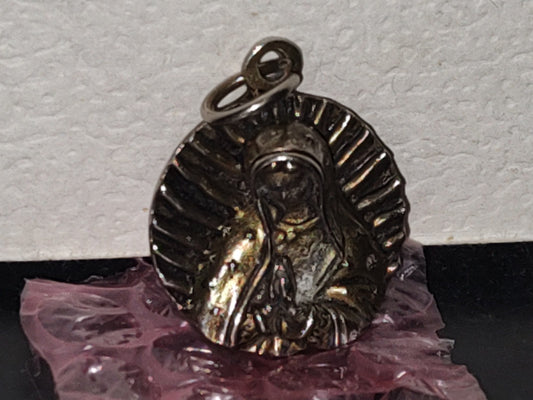 A5- Dije De Metal En Relieve Con La Virgen De Guadalupe - 70's - 80's