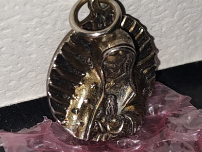 A5- Dije De Metal En Relieve Con La Virgen De Guadalupe - 70's - 80's