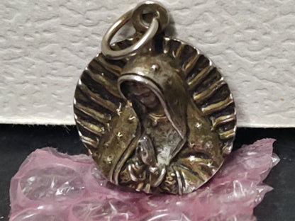 A5- Dije De Metal En Relieve Con La Virgen De Guadalupe - 70's - 80's