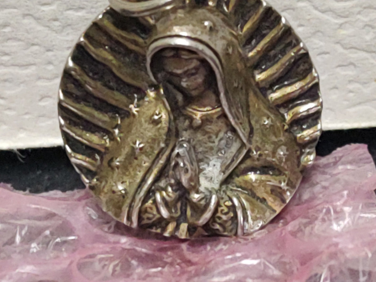 A5- Dije De Metal En Relieve Con La Virgen De Guadalupe - 70's - 80's