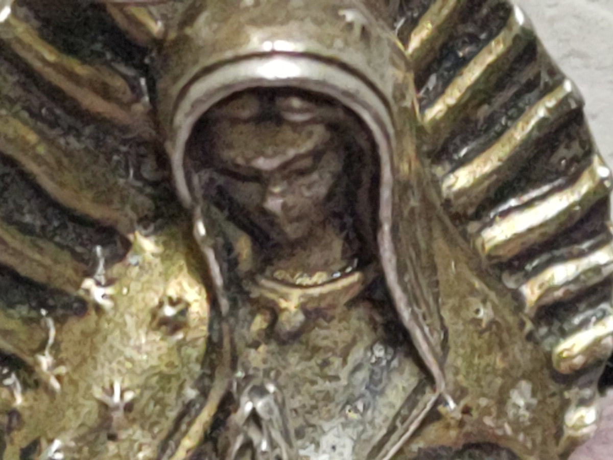 A5- Dije De Metal En Relieve Con La Virgen De Guadalupe - 70's - 80's