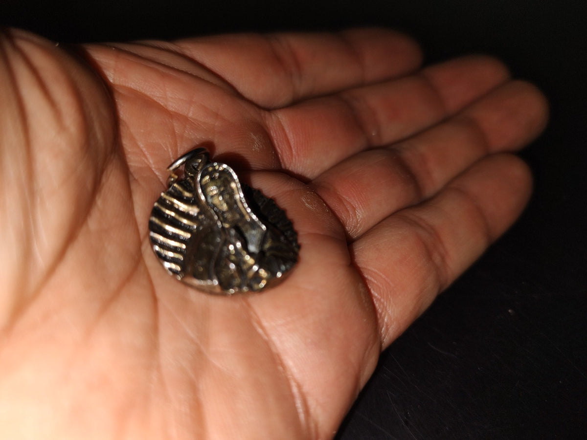 A5- Dije De Metal En Relieve Con La Virgen De Guadalupe - 70's - 80's