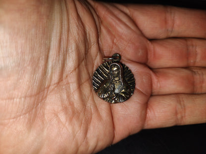 A5- Dije De Metal En Relieve Con La Virgen De Guadalupe - 70's - 80's