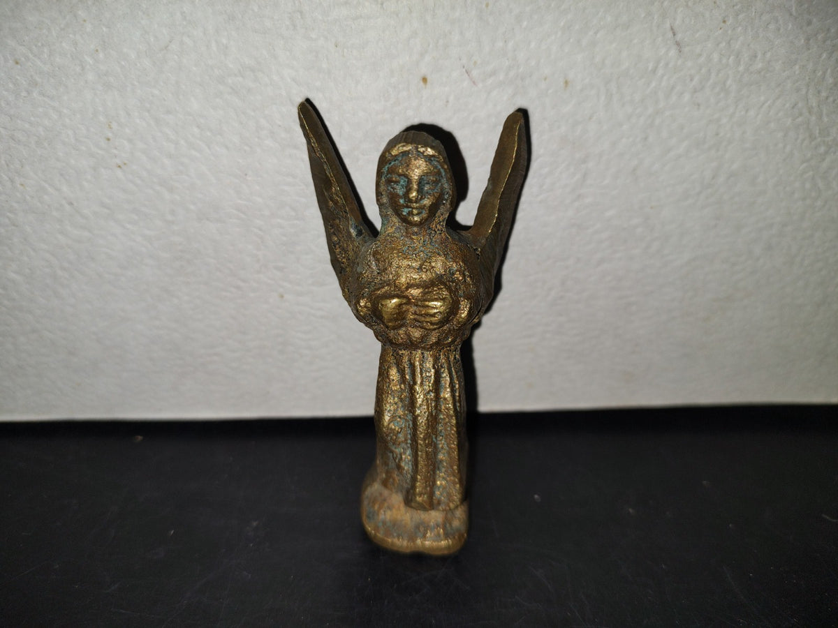 A5- Figura Maciza De Bronce: Ángel Con Alas Semiabiertas Sosteniendo Un Objeto - 50'S - 60'S