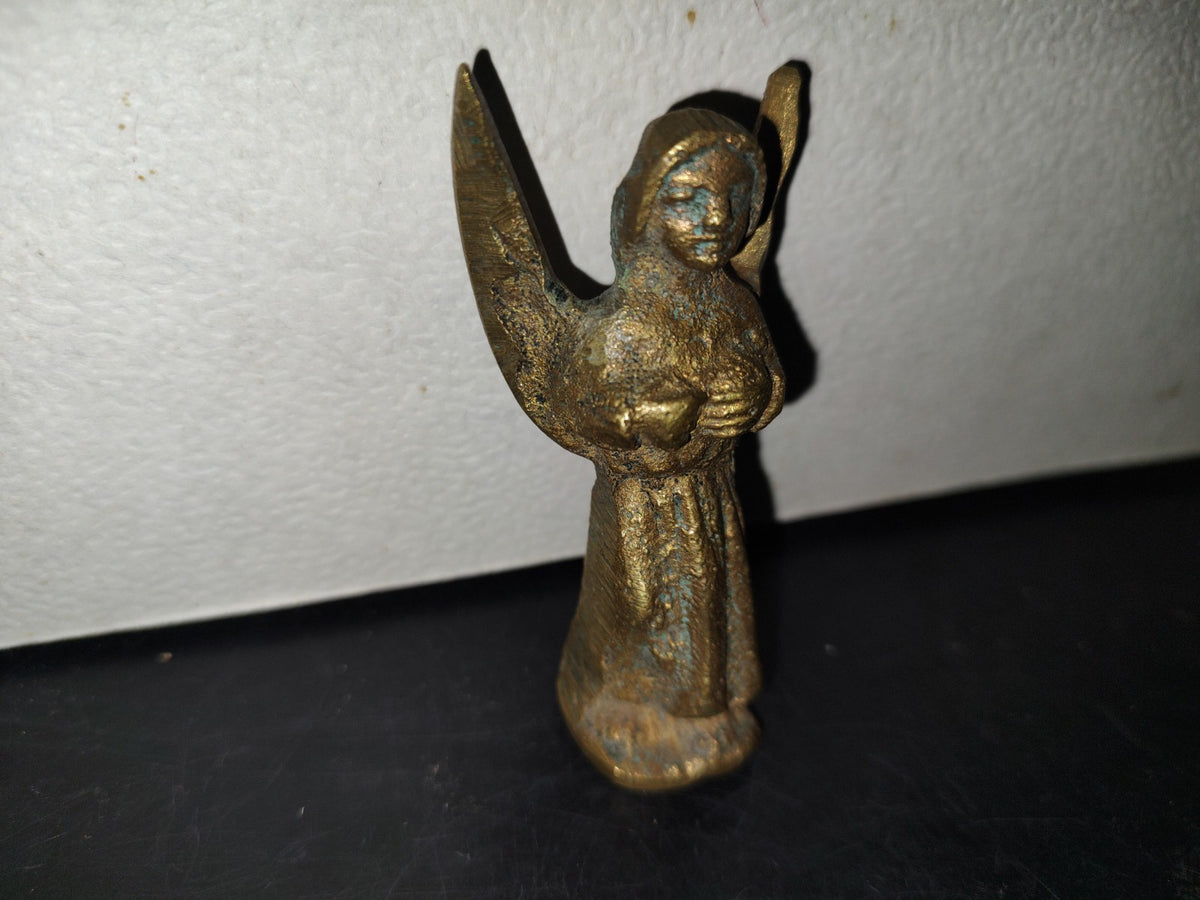 A5- Figura Maciza De Bronce: Ángel Con Alas Semiabiertas Sosteniendo Un Objeto - 50'S - 60'S