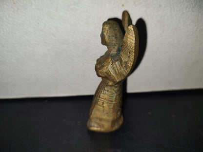 A5- Figura Maciza De Bronce: Ángel Con Alas Semiabiertas Sosteniendo Un Objeto - 50'S - 60'S