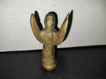 A5- Figura Maciza De Bronce: Ángel Con Alas Semiabiertas Sosteniendo Un Objeto - 50'S - 60'S