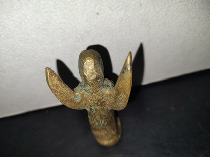 A5- Figura Maciza De Bronce: Ángel Con Alas Semiabiertas Sosteniendo Un Objeto - 50'S - 60'S