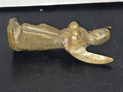 A5- Figura Maciza De Bronce: Ángel Con Alas Semiabiertas Sosteniendo Un Objeto - 50'S - 60'S