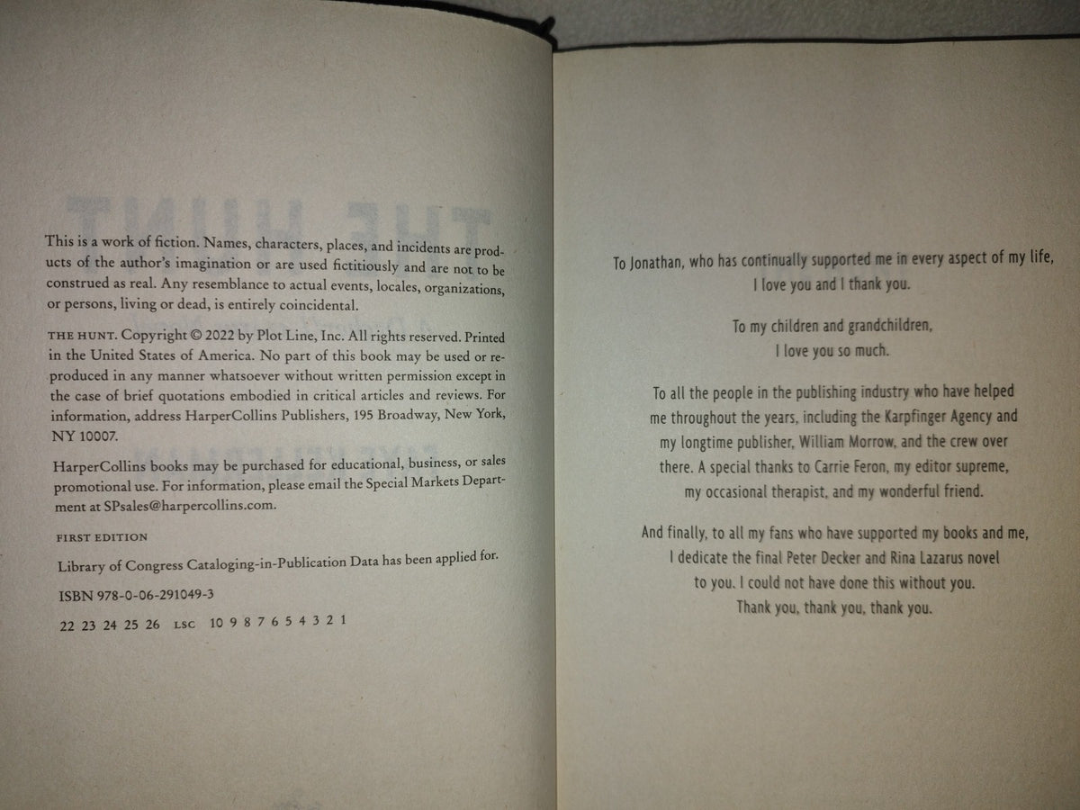 219- The Hunt. A Decker/Lazarus Novel. William Morrow. Harper Collins Publishers. First Edition 2022