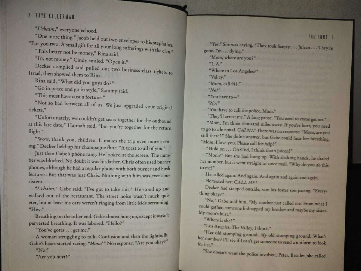 219- The Hunt. A Decker/Lazarus Novel. William Morrow. Harper Collins Publishers. First Edition 2022