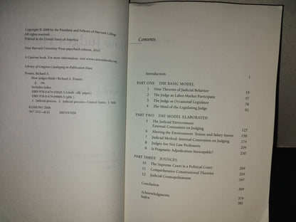 219- How Judges Think - Richard A. Posner. First Hardvard University Press Paperback Edition, 2010