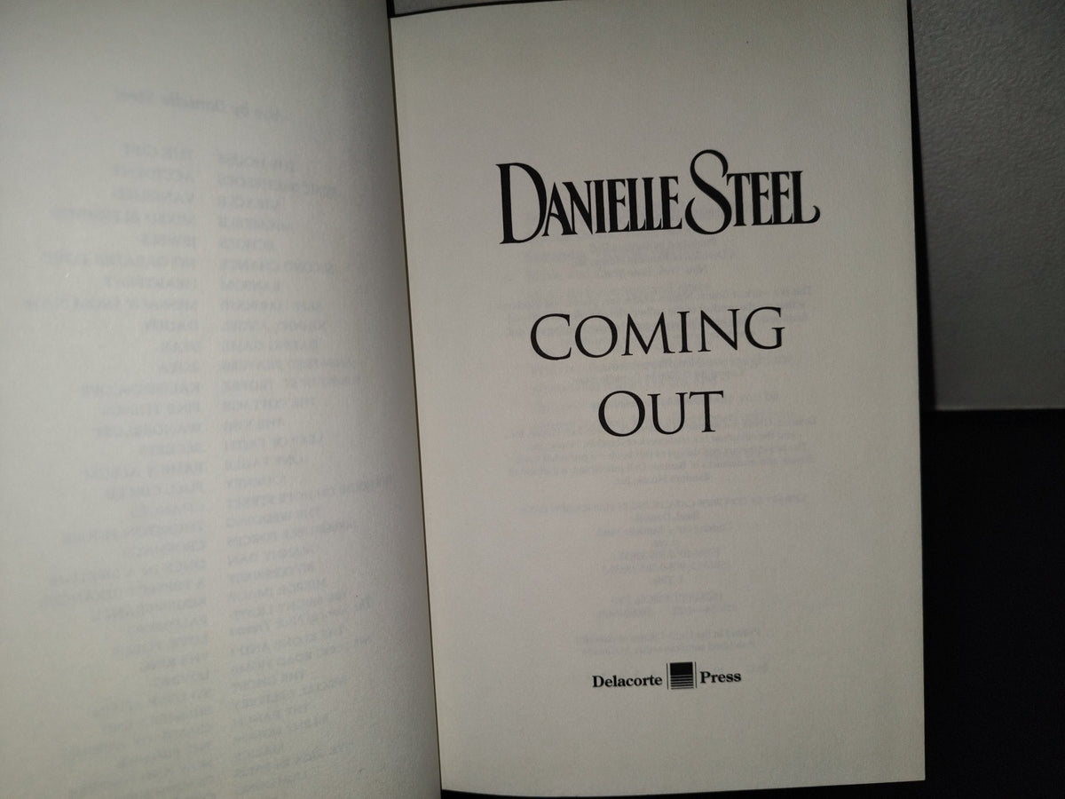 196- Coming Out - Danielle Steel - Delacorte Press 2006