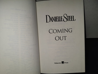 196- Coming Out - Danielle Steel - Delacorte Press 2006