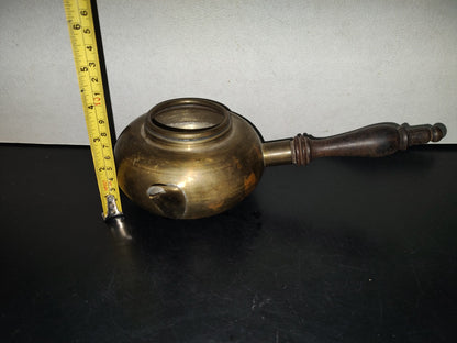 A7- Tetera De Bronce Con Mango De Madera - 70's