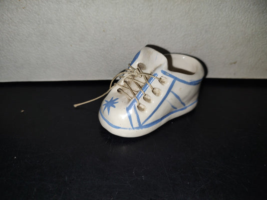 A7- Zapatilla Deportiva Miniatura Vintage De Cerámica. Con Agujeta - 80's
