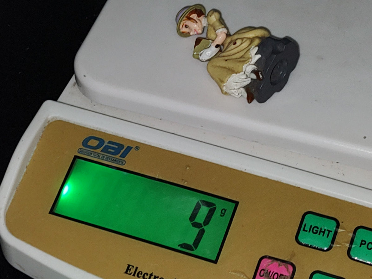 A7- Figura De Tarzán. Jane Sentada Leyendo Un Libro - 2000's
