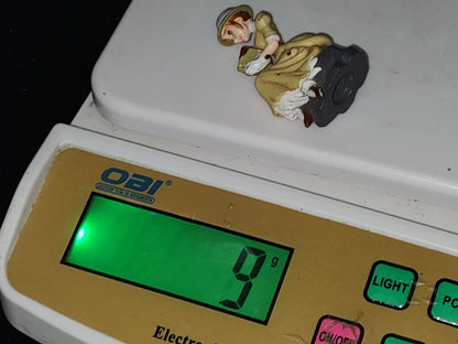 A7- Figura De Tarzán. Jane Sentada Leyendo Un Libro - 2000's