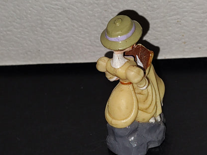 A7- Figura De Tarzán. Jane Sentada Leyendo Un Libro - 2000's