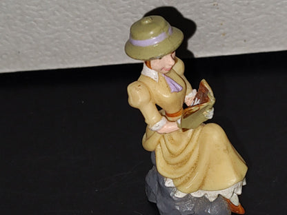 A7- Figura De Tarzán. Jane Sentada Leyendo Un Libro - 2000's