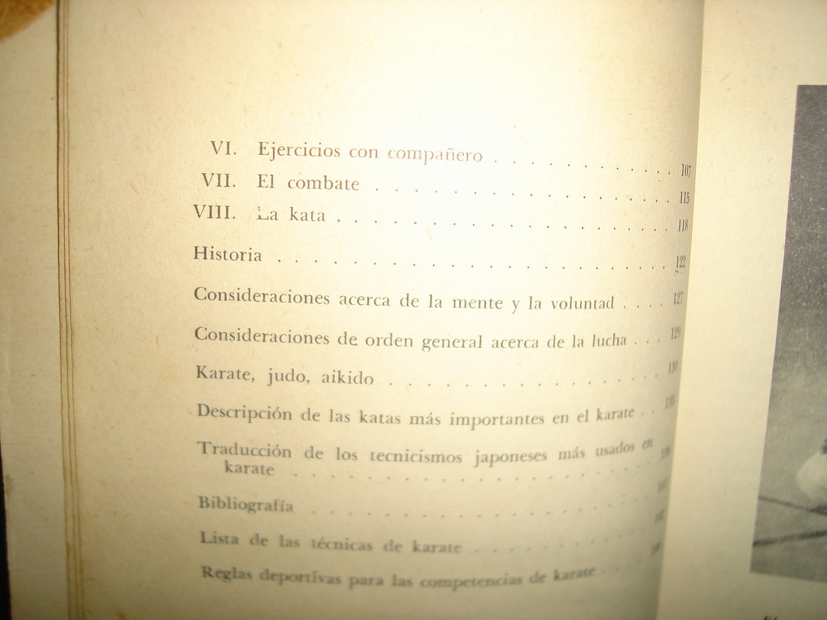 5- Karate. Deporte Guerrero Del Lejano Oriente - Albrecht Pfluger - Editorial Diana 70'S