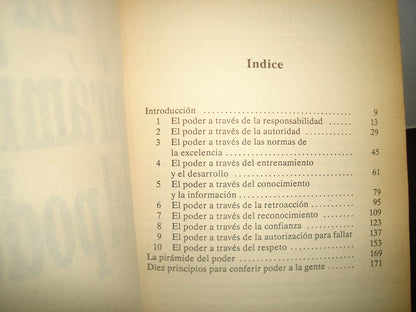 8- La Pirámide Del Poder. Cómo Obtener Poder Cediéndolo - Diane Tracy